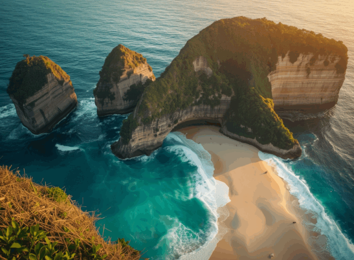 Pantai Nyang Nyang Bali dengan tebing tinggi dan laut biru toska yang tenang.